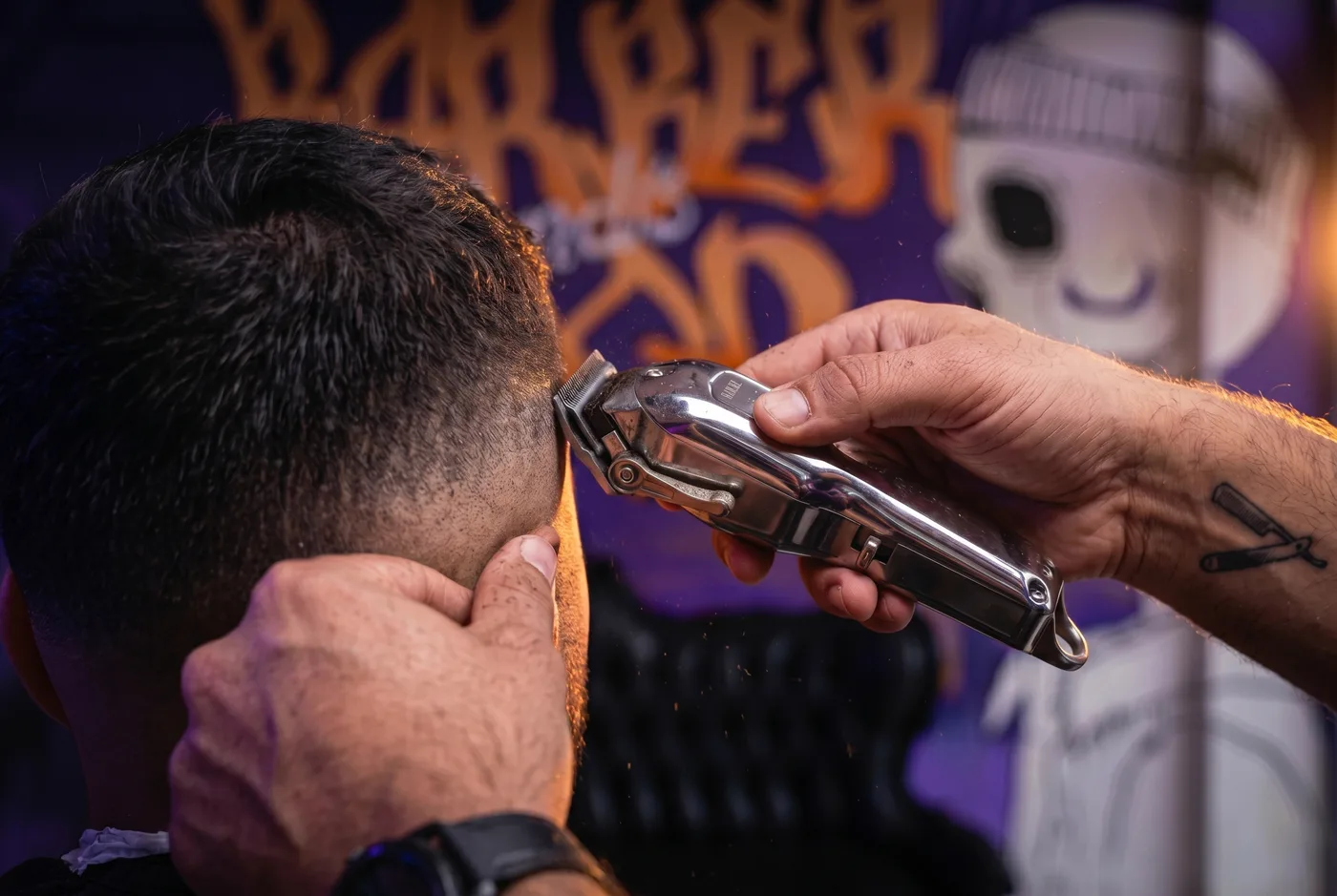 תספורת גברים — Handi's Barbershop