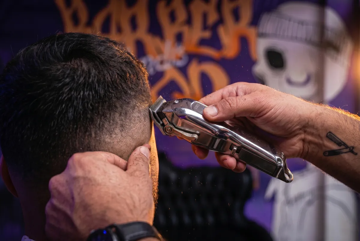 דיוק פרימיום — Handi's Barbershop
